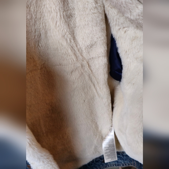 FREE PEOPLE Denim Jacket with Faux Fur Collar! Size Medium Excellent condition - Picture 8 of 10